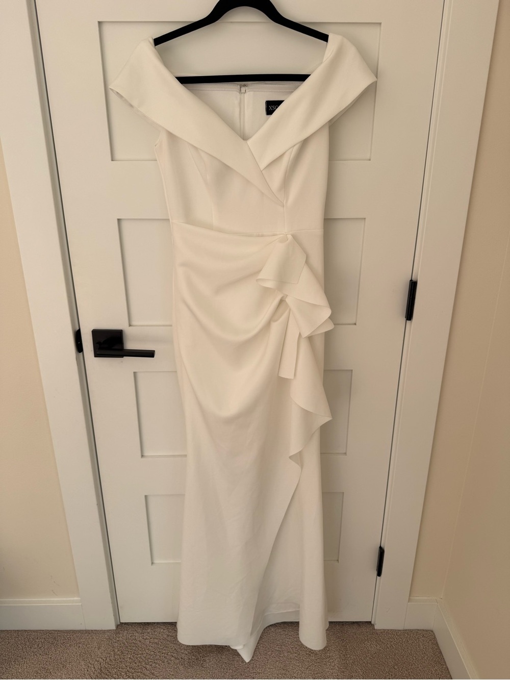 Xscape Evenings
Off the Shoulder Ruffle Scuba
Crepe Gown White size4